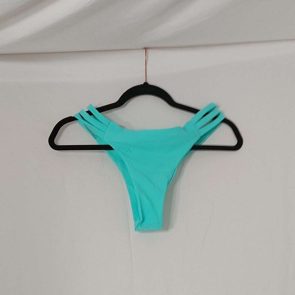 Off-Shoulder Bikini Set - Picture 10 of 10